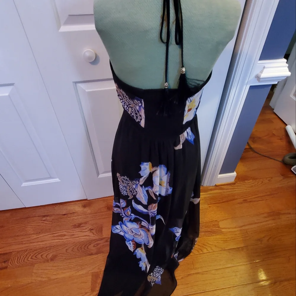 White House Black Market backless dress - Picture 5 of 5